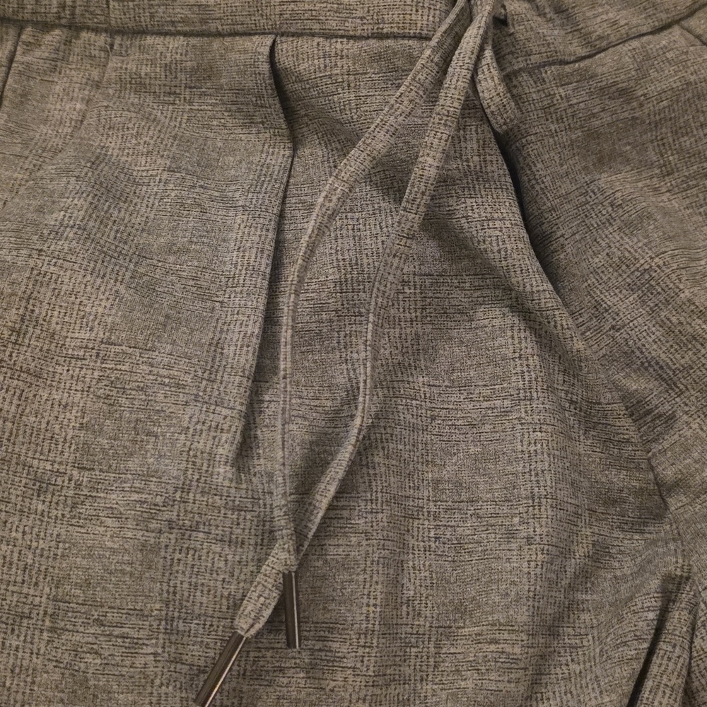 Amanda & Chelsea Gray Drawstring Ankle Pants - Picture 9 of 10